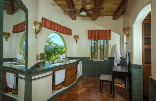 Rancho Cerro Colorado Villa | Perfect Family Villa with Swimmable Beach Closeby!