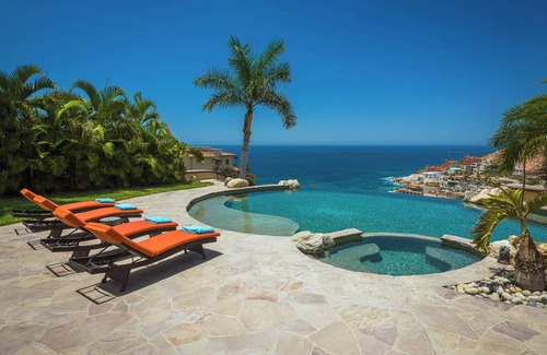 Rancho Cerro Colorado Villa | Perfect Family Villa with Swimmable Beach Closeby!