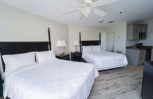 Crystal Harbour Resort | Perfect Family Beach Getaway! Relaxing Room w/2 Queen Beds, Outdoor Pool