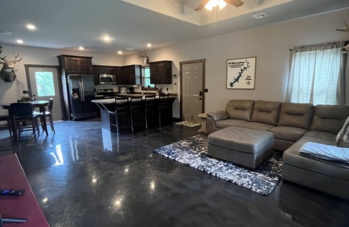 Vian House | Perfect family & fishing retreat at Pine Cove.