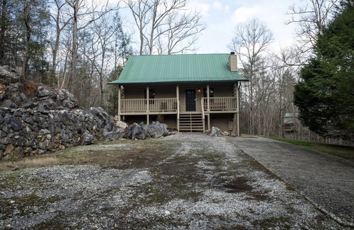 Townsend Cabin | Perfect Family Friendly Cabin w/privacy/arcade games/yard space in Townsend, TN