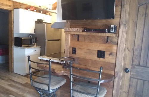 Mountain Home Cabin | Perfect Family Getaway walking distance to boat dock and Norfork Lake.