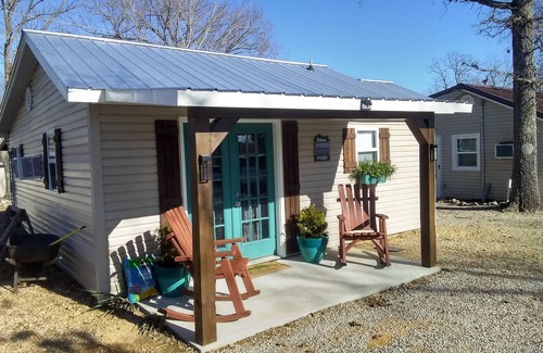 Mountain Home Cabin | Perfect Family Getaway walking distance to boat dock and Norfork Lake.