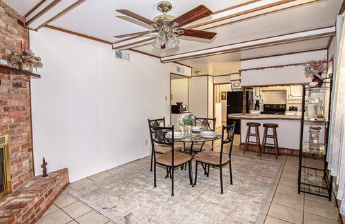 River Oaks House | Perfect Family Getaway-Mins to Will Rogers Coliseum & Stockyards - Quiet Neighborhood - Free Parking