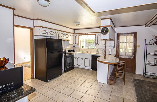 River Oaks House | Perfect Family Getaway-Mins to Will Rogers Coliseum & Stockyards - Quiet Neighborhood - Free Parking