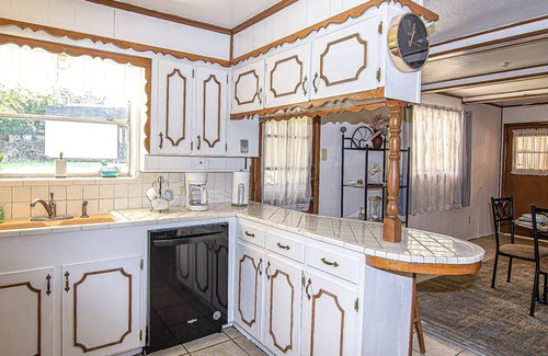 River Oaks House | Perfect Family Getaway-Mins to Will Rogers Coliseum & Stockyards - Quiet Neighborhood - Free Parking