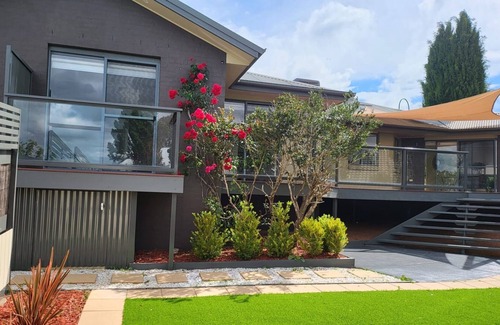 Amaroo House | Perfect Family Home! EV Charger, Wifi, Netflix