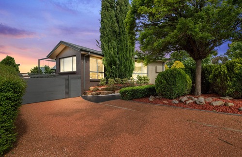 Amaroo House | Perfect Family Home! EV Charger, Wifi, Netflix
