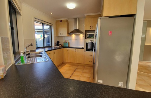 Amaroo House | Perfect family home! Free WiFi, Netflix