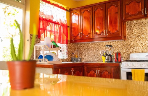 Roseau House | Perfect family home w/parking - 10 minutes from Roseau