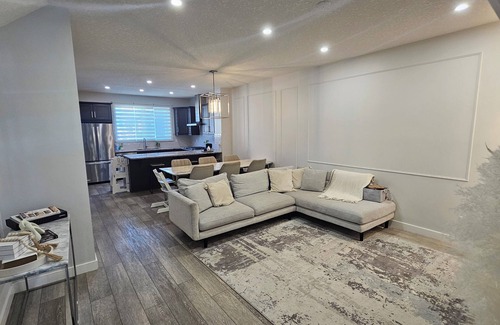 Southeast Calgary House | Perfect family house. Comfortable, lake community