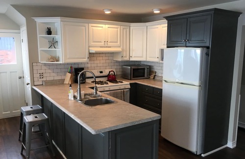 Wainfleet Cottage | Perfect Family Lake Erie Beach House with Private Sandy Beach & Amazing Sunsets