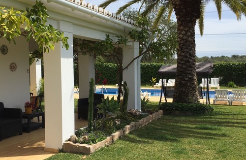 Albufeira Villa | Perfect family property with private pool, barbecue and garden