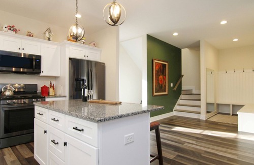 Michigan City House | Perfect Family Retreat-Beachwalk-AC-Free WiFi-GolfCart-Grill-Music Lovers-Bikes