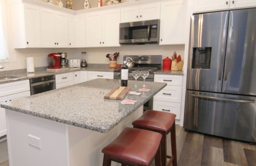 Michigan City House | Perfect Family Retreat-Beachwalk-AC-Free WiFi-GolfCart-Grill-Music Lovers-Bikes