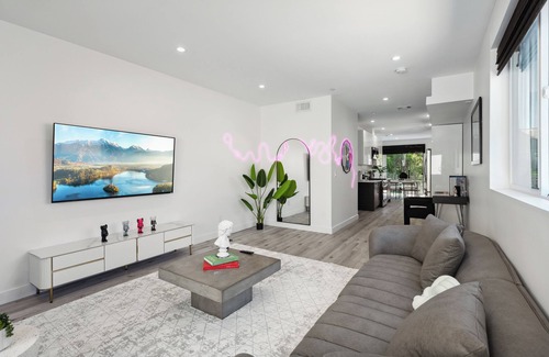 Melrose House | Perfect Family Getaway in Hollywood w/3bdr townhouse with Parking