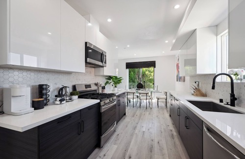 Melrose House | Perfect Family Getaway in Hollywood w/3bdr townhouse with Parking