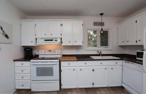 Zurich House | Perfect Family Vacation Cottage!