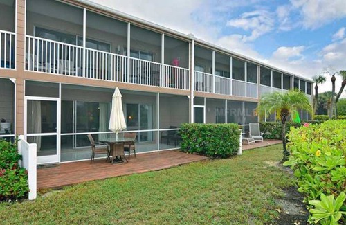Longboat Key Condo | Perfect FL Longboat Key Getaway, steps from the Gulf! Sleeps 4