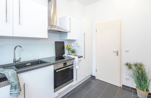 Frohnhausen Apartment | Perfect for 4 | 10 min to the trade fair | 5 min to the city center