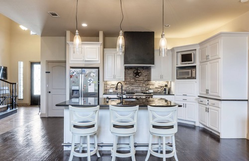Tarrant County House | Perfect for a quiet stay in a quiet neighborhood just minutes from Joe Pool Lake