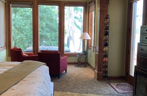 Wautoma House | Perfect for all seasons! Great for Families & Groups! Crystal Clear Lake!