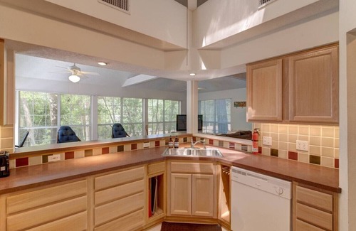 Tomball House | Perfect for Business Professionals