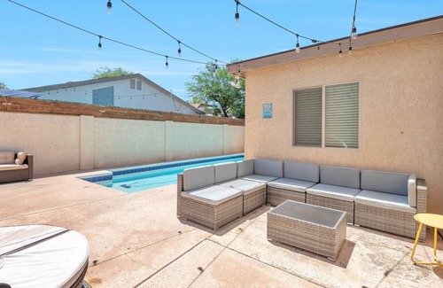 Pima Meadows House | Perfect for Business or Pleasure! Private Pool, Close to Spring Training, Old Town Scottsdale & ASU!