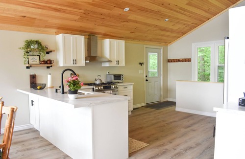 Dorset Cottage | Perfect for Family: Sandy Beach Pet Friendly Firepit Fireplace Sunset Views