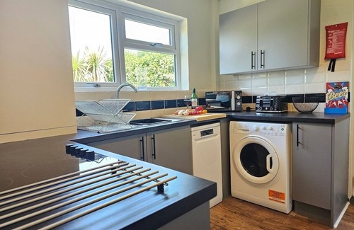 Cribbs Causeway House | Perfect for Contractors, Tradespeople, pvt parking