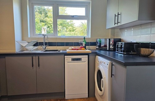 Cribbs Causeway House | Perfect for Contractors, Tradespeople, pvt parking