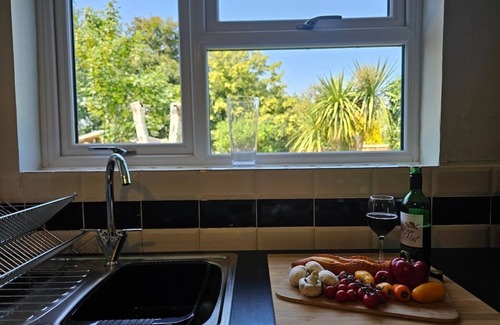 Cribbs Causeway House | Perfect for Contractors, Tradespeople, pvt parking