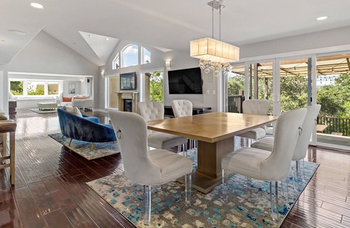Hayward Villa | Perfect for Corporate Retreat, Family Reunion!