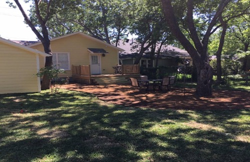Grapevine House | Perfect for Corporate, Business or Personal Rental - 30 Day Minimum Rental
