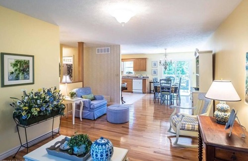 Southampton House | Perfect for couples or the family. Walk downtown, to beach or hiking trails.