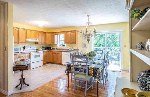 Southampton House | Perfect for couples or the family. Walk downtown, to beach or hiking trails.