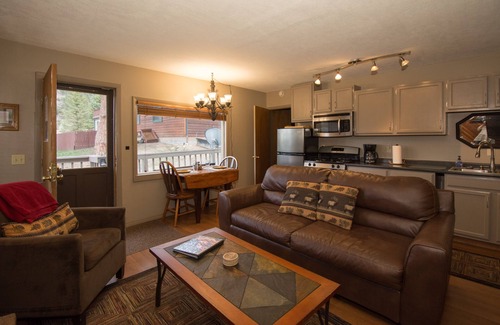 Estes Park Cabin | Perfect for Couples, Friends, & Small Families. License #3051