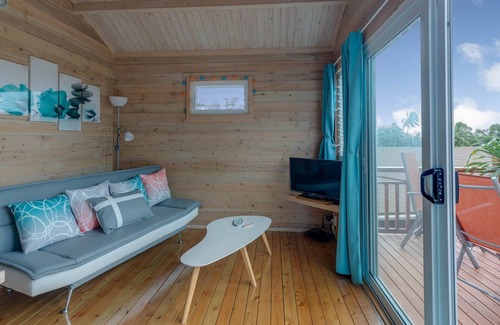 Ngatangiia Cottage | Perfect for couples looking for a relaxing holiday with stunning lagoon views