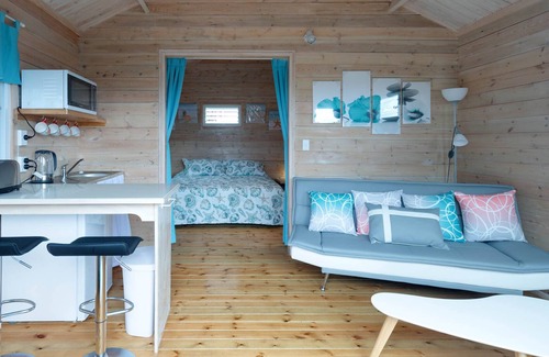 Ngatangiia Cottage | Perfect for couples looking for a relaxing holiday with stunning lagoon views