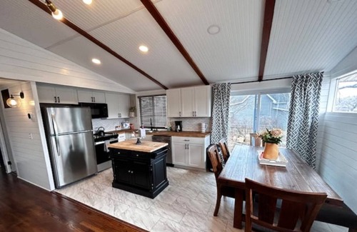 Andover House | Perfect for couples retreat, family friendly and quilters!