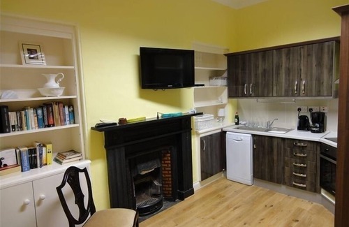 Claddagh Apartment | Perfect! for doing Galway City. Discount for Weekly Stays!