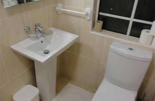 Claddagh Apartment | Perfect! for doing Galway City. Discount for Weekly Stays!