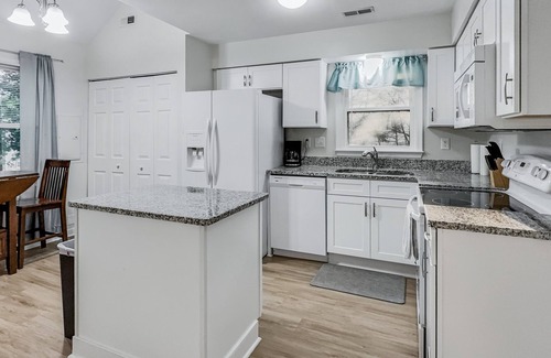 Richmond House | Perfect for Extended Stays! Pet Friendly, Short Pump Location