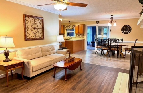 Bermuda House | Perfect for Extended Stays/Insurance/Fenced Yard/One Level/Pet Friendly