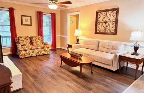Bermuda House | Perfect for Extended Stays/Insurance/Fenced Yard/One Level/Pet Friendly