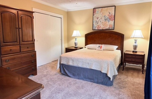 Bermuda House | Perfect for Extended Stays/Insurance/Fenced Yard/One Level/Pet Friendly
