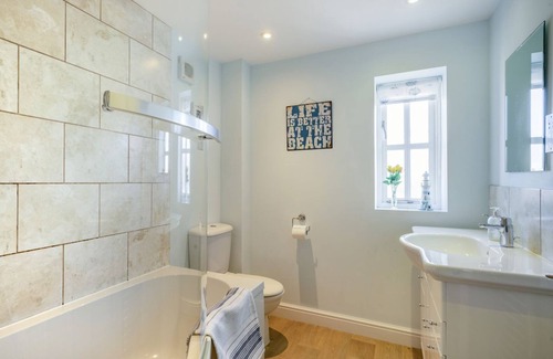 Winterton-on-Sea Cottage | Perfect for families and couples alike, with a short walk to the lovely sandy beach.