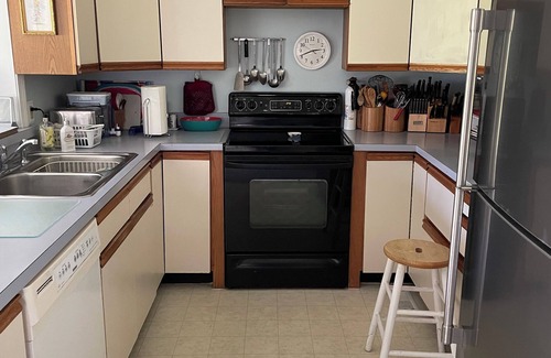 Brewster Cottage | Perfect for Fall Getaway! Fully-Appointed Cape Retreat, Short Walk to Beach