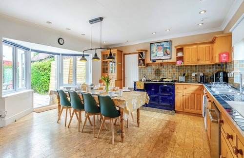 Tilney Fen End Cottage | Perfect for family and friends get togethers to enjoy coast and countryside.