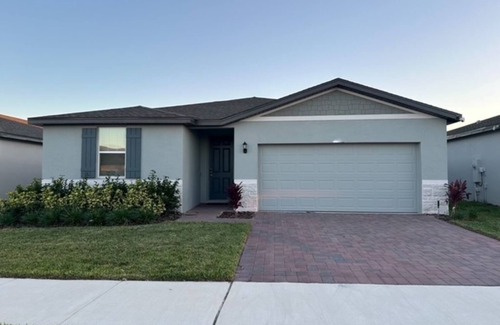 Haines City House | Perfect for Families! 4BR Home Close to Disney & LEGOLAND – Peaceful Location